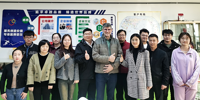 以规范服务，对接海内外合作客户。